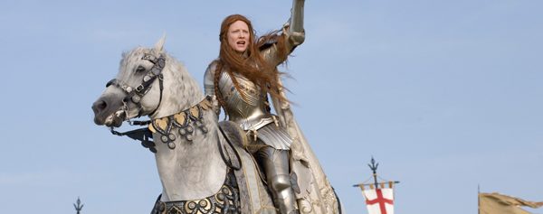 The cinema is recreated with Elizabeth I in Tilbury, here the actress Cate Blanchett gives her body