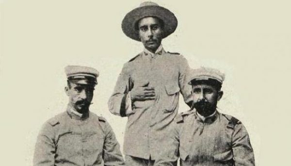 Doctor Rogelio Vigil de Quiñones (left), Corporal Jesús García Quijano (centre) and Second Lieutenant Saturnino Martín Cerezo (right). Photograph taken on 2 September 1899 in Barcelona.